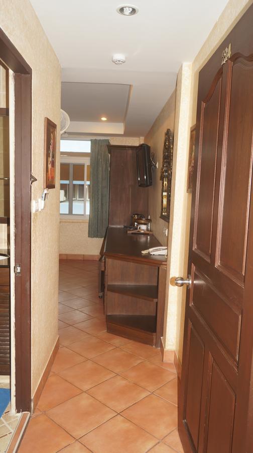 Queen Victoria Inn Паттая Екстер'єр фото